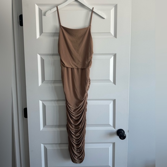 Club London Maternity Midi Dress - Picture 1 of 11